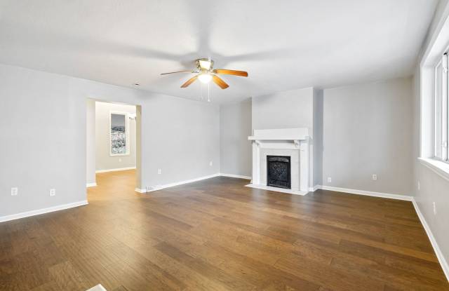 Refreshed 3 Bedroom in Elliott minutes from Downtown Gallery 1