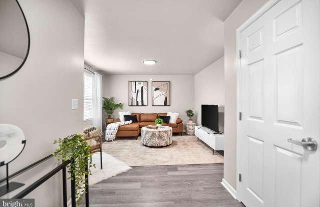 20000 CUB Circle photos photos 20000 CUB Circle photos photos