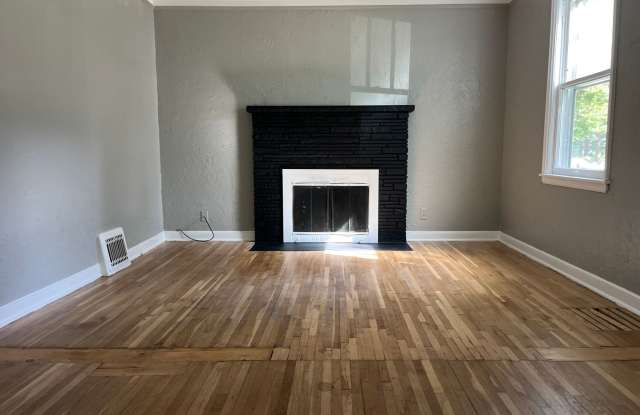 Wonderful 3 Bedroom 1 Bathroom Home in Minneapolis! Gallery 1