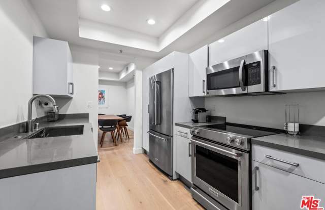2102 Century Park Ln Gallery 4