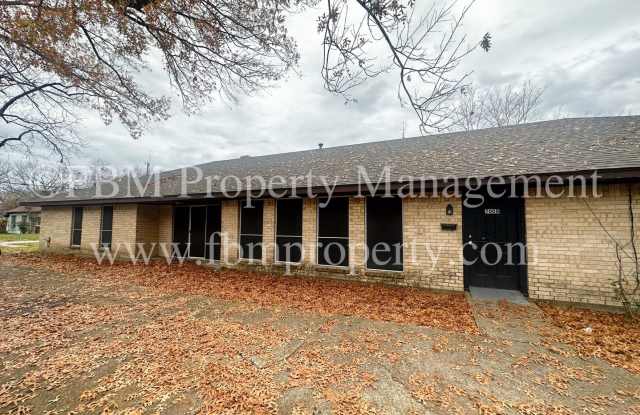 200 N. 23 1/2, Unit B - Spacious 2 Bedroom, 1 Bathroom Home in Corsicana, TX! photos photos