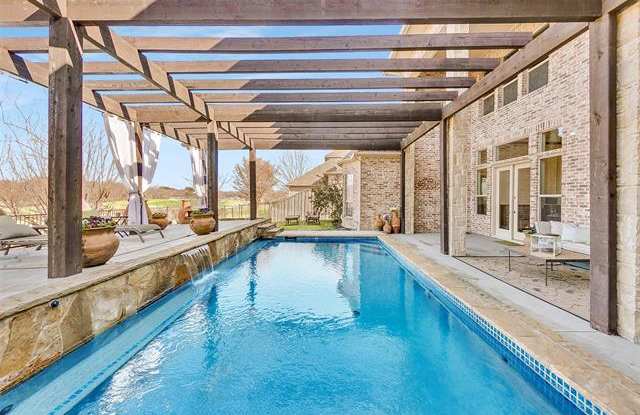 2588 W Creek Drive Gallery 2