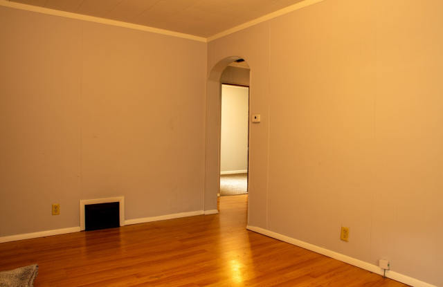 Two bedroom House in East Alton Gallery 4