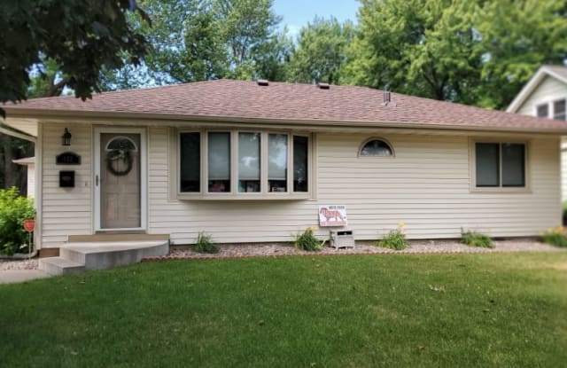 433 2nd Ave NE Lower - 433 2nd Avenue Northeast, Osseo, MN 55369
