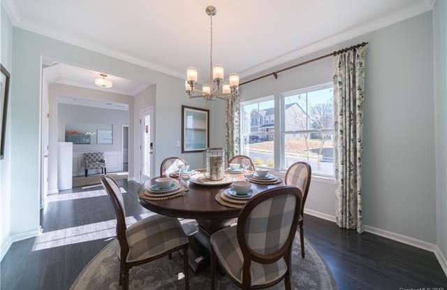 2524 Courtland Drive Gallery 4