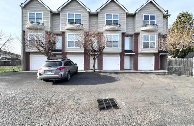 Spacious 2-Bedroom Townhome with Private Balcony in Downtown Gresham! Gallery 1