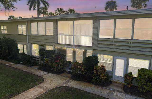 677 ROYAL PALM Boulevard Gallery 1