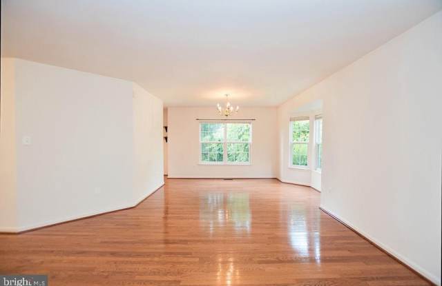 10558 CROOKED BRANCH Court Gallery 3