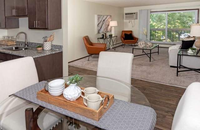 Burnsville Parkway Apartments Gallery 4