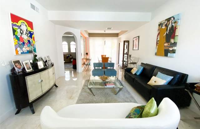18450 NE 30th Pl Gallery 3