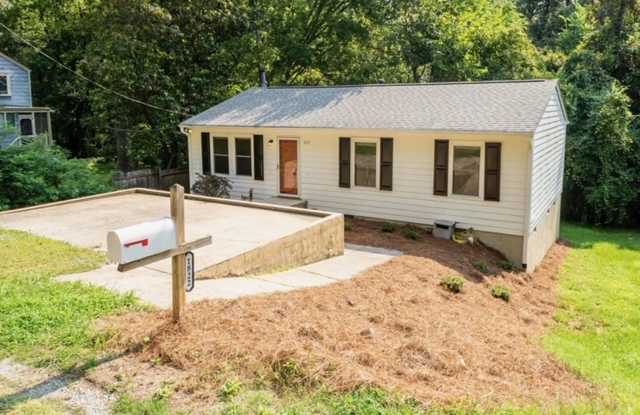 Charming 2 bed/2bath with flex space and amazing outdoor area! photos photos