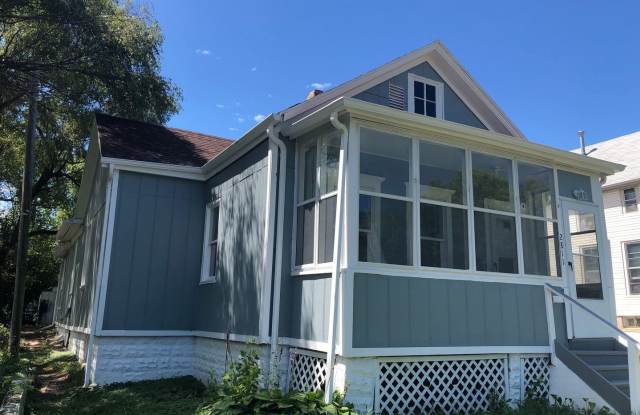 Renovated 2BR House. - 2811 Charles Street, Omaha, NE 68131