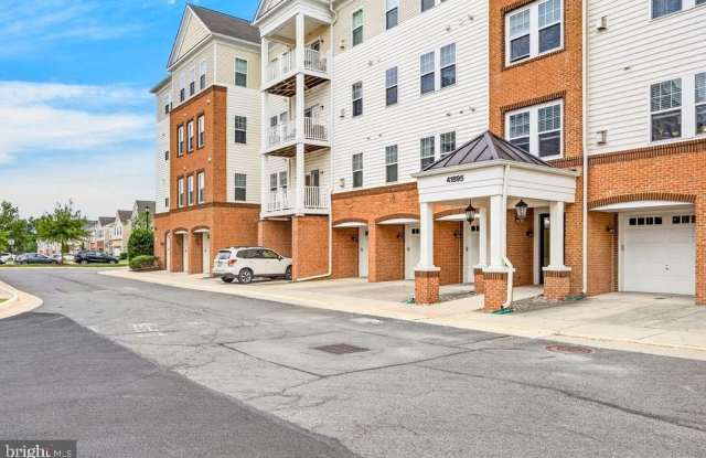 41895 CATHEDRAL VALLEY Square Gallery 4