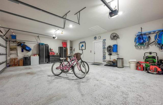 Charming 4 bedroom 3 bathroom Rental in Waters Edge Gallery 4