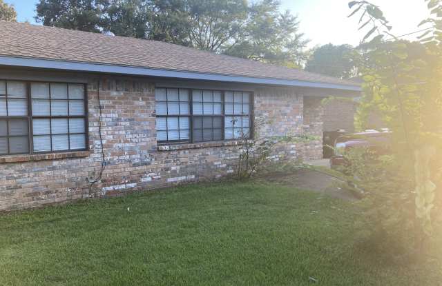 2173 Red Bird Ln - 2173 Red Bird Lane, Smith County, TX 75706