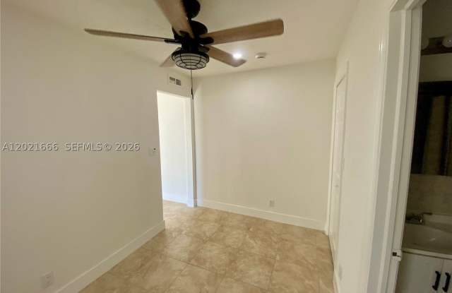 1112 N 61st Ter Gallery 4