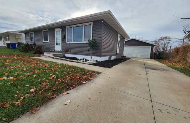 4821 Midway Drive Northwest - 4821 Midway Drive Northwest, Cedar Rapids, IA 52405