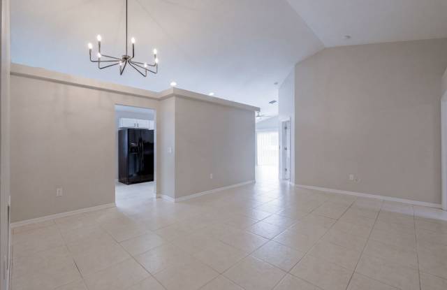 Beautifully Renovated 4-Bedroom Home in Young Pine – East Orlando! Gallery 3