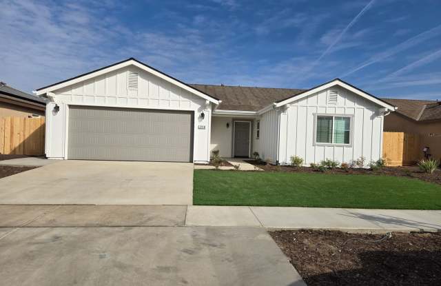 3 BR 2 BA available now - 2118 West Escher Drive, Hanford, CA 93230