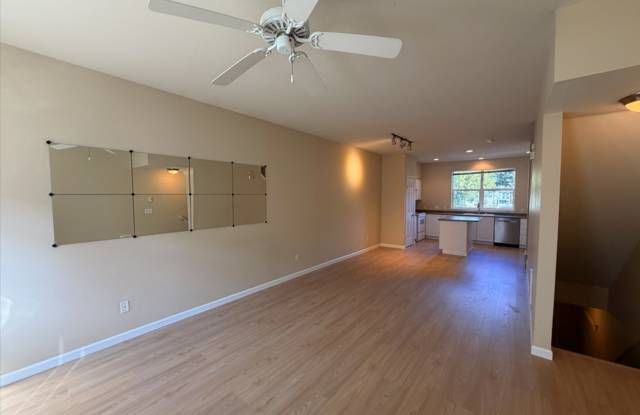 Stunning Northwynd Condominium for Lease near Vancouver Waterfront & Beaches - 714 SE Fairwinds Loop Gallery 4