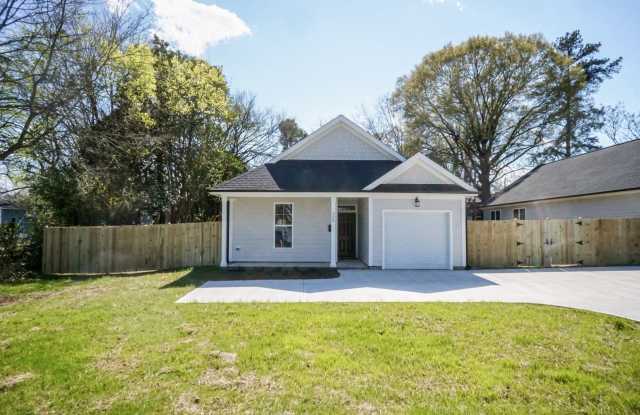 Three Bedroom Home! Gallery 3