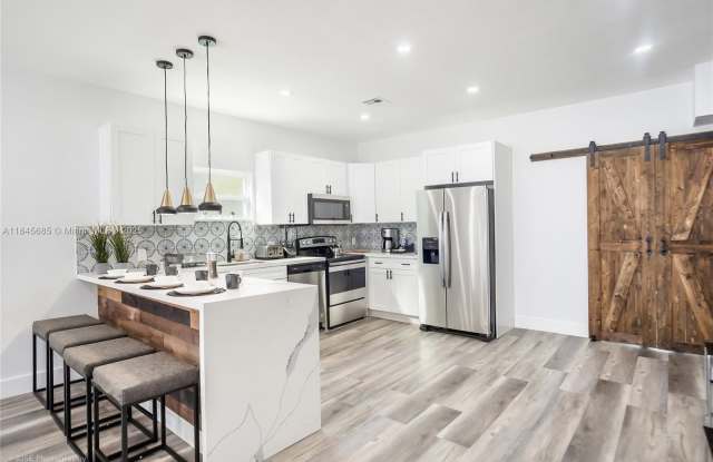 1747 NW 45th St photos photos