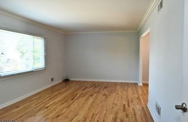 10 Garden Dr Gallery 3