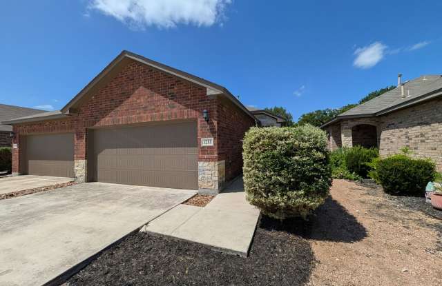 Less than 1 Mile to Gruene / Fridge Included/ Gas Cooking / Covered Patio / CISD *2 weeks free rent* Gallery 3