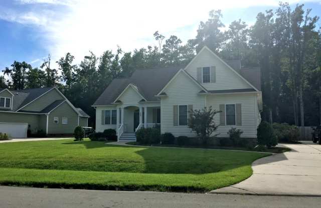 $1900 4 Bedroom 2.5 Bath Home in River Bluffs w/ Fenced Back Yard  Sunroom - 105 Westerly Road, Craven County, NC 28560