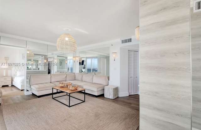 2401 Collins Ave Gallery 2