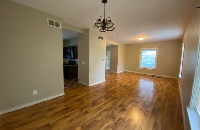 923 Russel St - 3/Bed 1.5/Bath located in the Edison neighborhood - 923 Russell Street, Kalamazoo, MI 49001