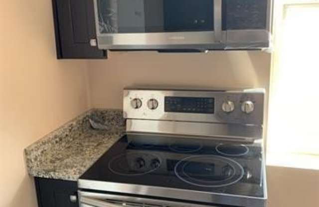 828 Saratoga Street unit: 2 photos photos