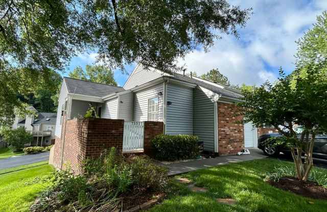 3BR End Unit w/ Garage, Deck, Patio & 2 Fireplaces, Private fenced Backyard photos photos
