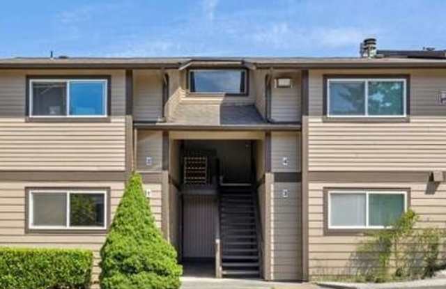 Updated 1 Bedroom 1 Bath Upper Unit Condo in Lynnwood $1500 month - 4709 176th St SW Unit C-10, Lynnwood, WA 98037