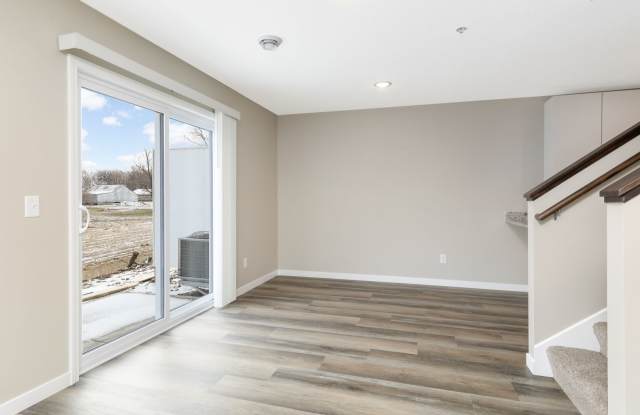 Like New End Unit Townhome for RENT 3bd 3ba 2car attached garage avail Jan 01 Gallery 4