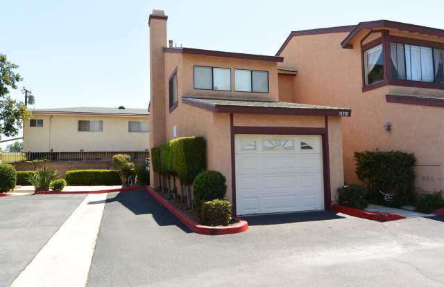 Lovely 2 BD 2.5 BA Two Story Townhouse photos photos