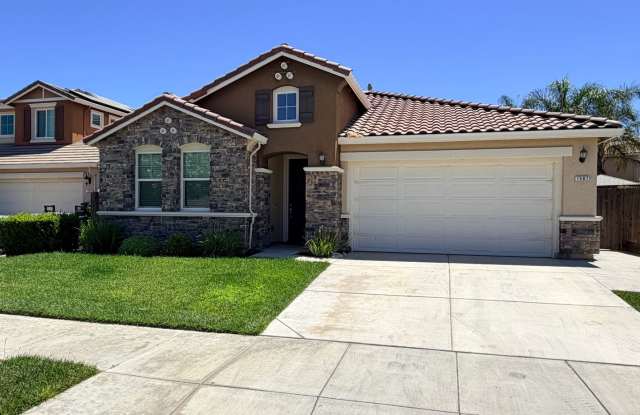 1587 Manzanita Way: 4 beds, 3 baths, Landscaped Backyard, Yard Service Included photos photos