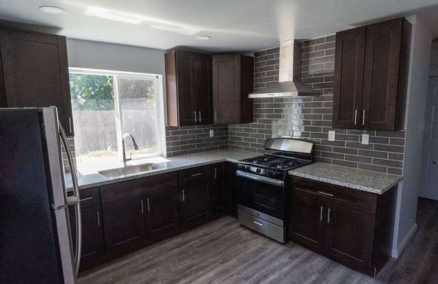 91st Avenue, 959 - 959 91st Avenue, Oakland, CA 94603