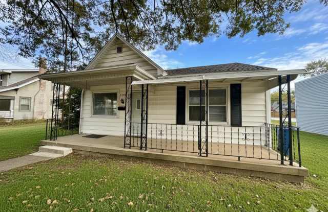 Limited-Time Offer! Move into 1310 S 25th by November 15th and snag a $100 gift card + your application fee back at move-in! - 1310 South 25th Street, Terre Haute, IN 47803