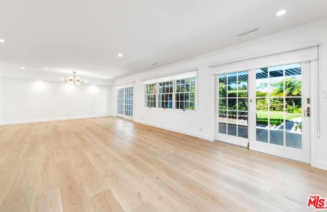 3071 Mcconnell Dr Gallery 4