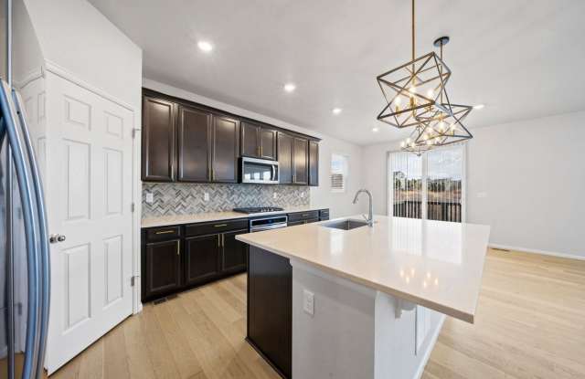 Spacious 3BR House in Castle Rock Gallery 1