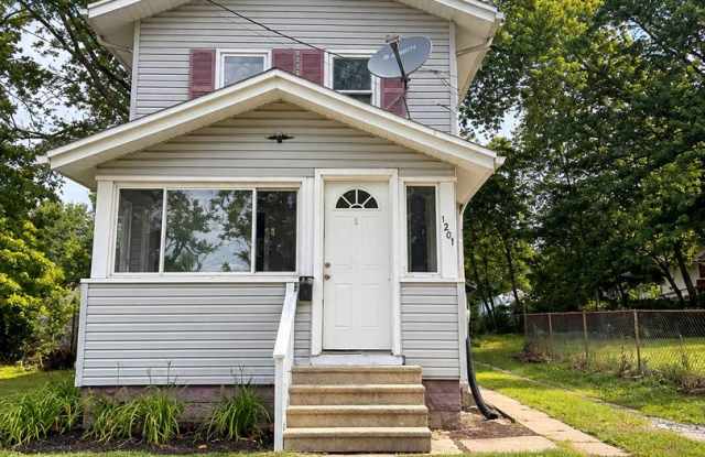 Room to Settle In! 3-Bedroom Akron Home with Flexible Appliance Options Gallery 1
