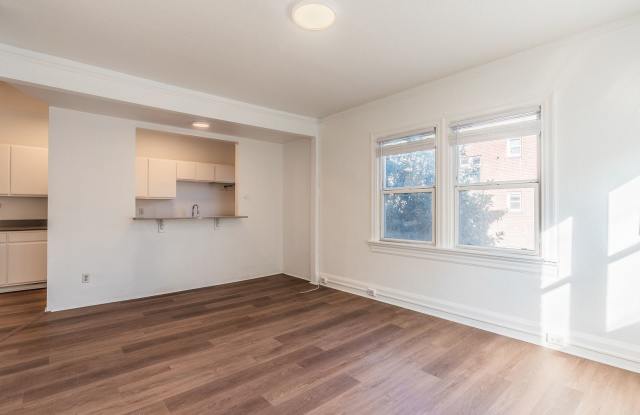 Carolina Court Apartments Gallery 4