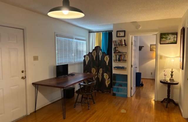 Fully furnished 1 bedroom 1 bath garage apartment Gallery 4