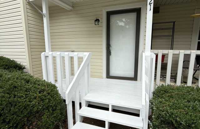 121 Arbuckle Lane Gallery 2