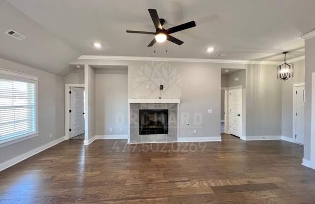 Single-Family Home- Desirable Clearwood Plan | Short & Long-Term Options Available- Contact us for Details! Gallery 4