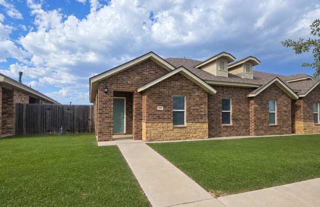 Beautiful 3/2 Townhome in Lubbock Cooper! Gallery 1