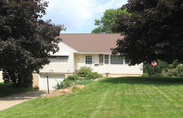 2690 14th Ave - 2690 14th Avenue, Marion, IA 52302