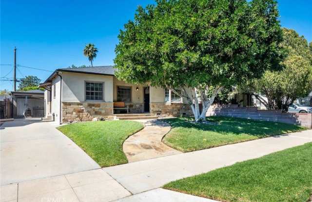 1641 N Catalina photos photos