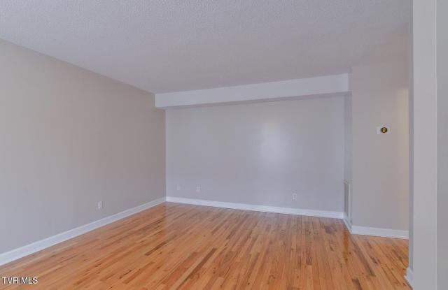 2503 E Lakeview Drive Gallery 4